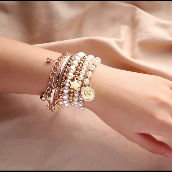 GOLD BANGLE BRACELET - Picture 2 of 4